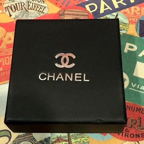 Genuine Chanel Floral Crystal Ring - Picture 10 of 10